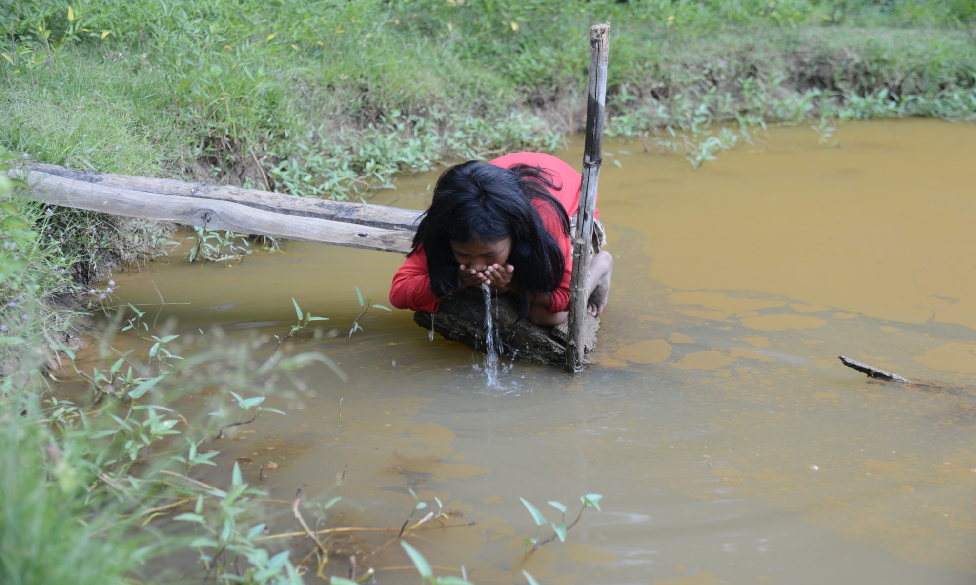 child-drinking-bad-water-7000-1